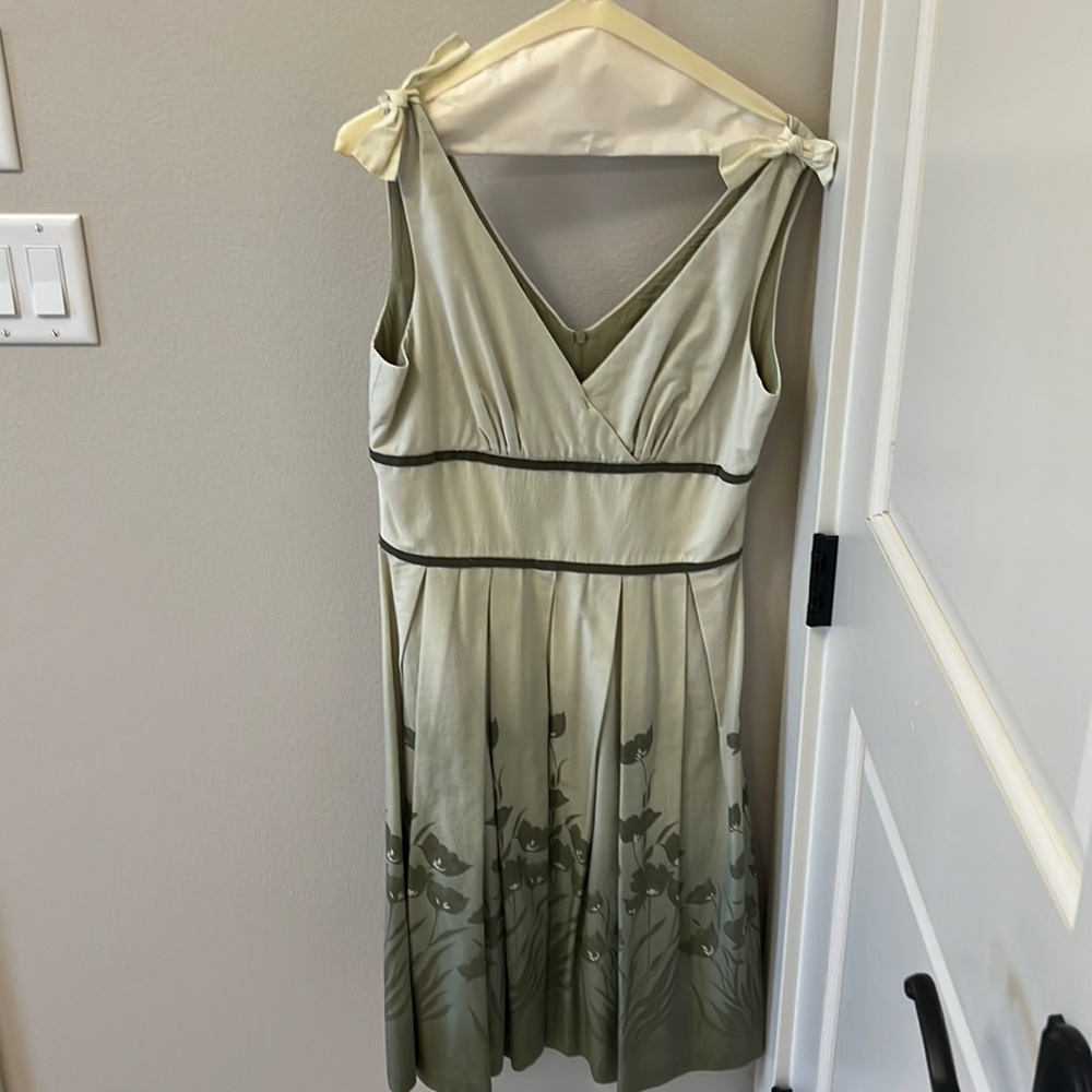Vintage style spring tulip print dress. Size 8. Excellent used condition